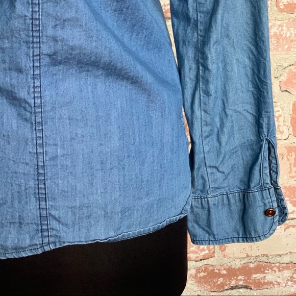 Sanctuary Chambray Shirt Womens Size M Button Front Long Sleeve Blue - Picture 4 of 8